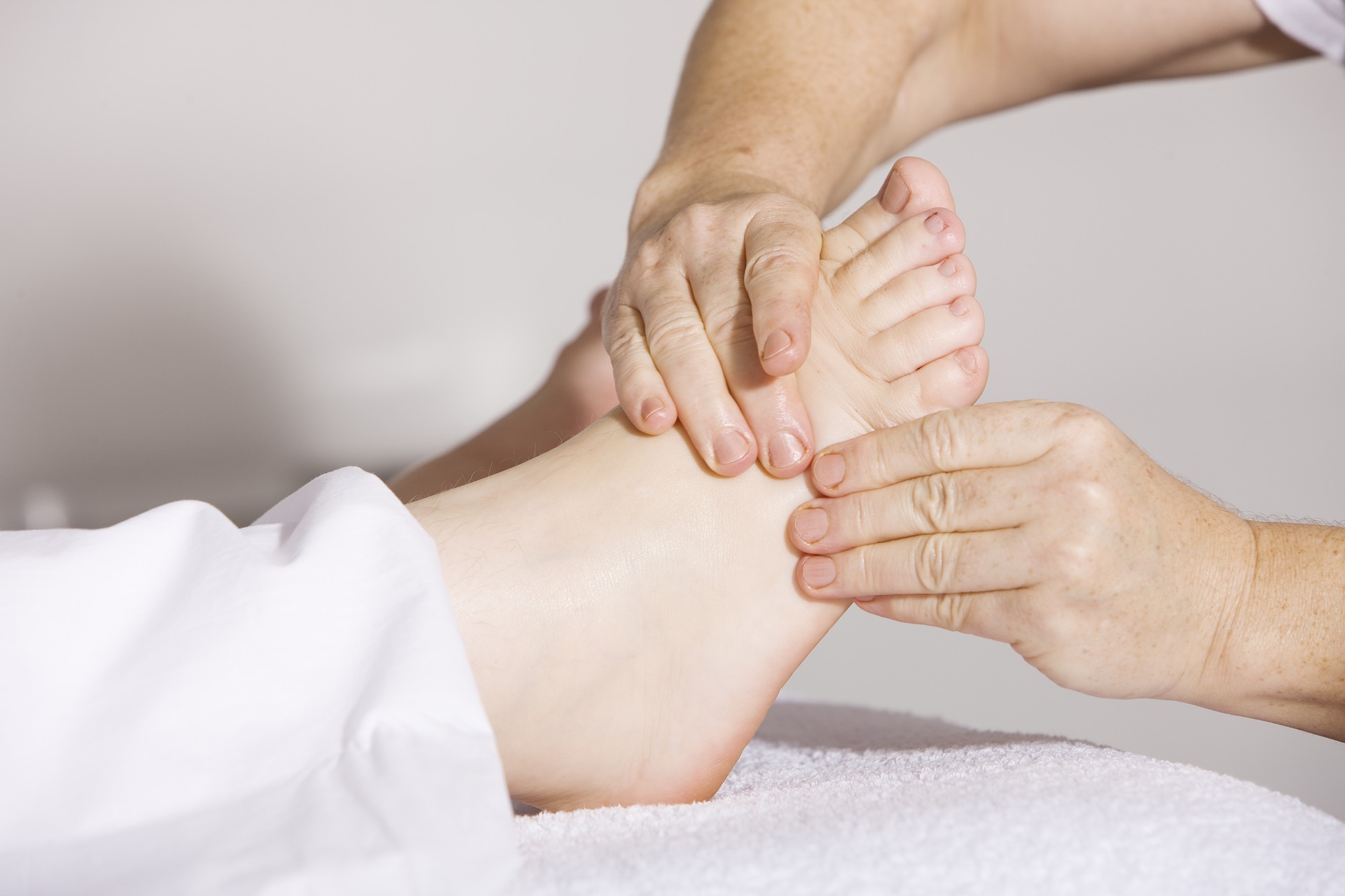 Get Rid Of Severe Foot Pain By Using The Right Treatment